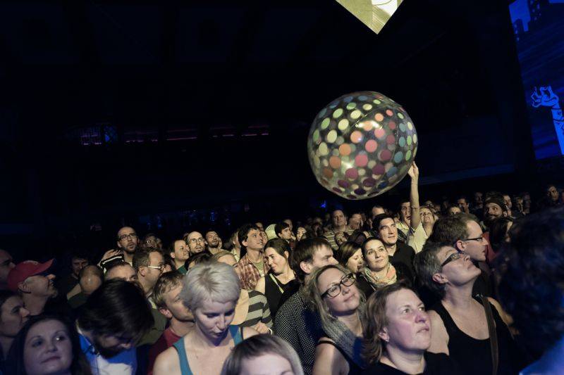 Timudej křtili Ještěně, v Roxy byla k vidění i akrobacie nebo vokální skupina
