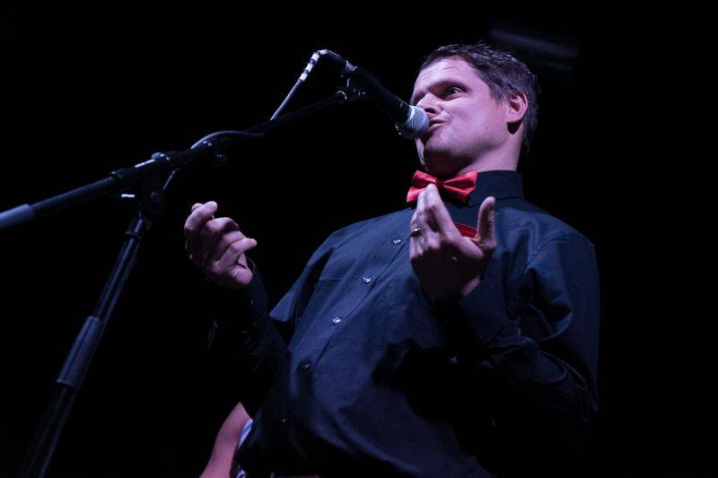 Timudej křtili Ještěně, v Roxy byla k vidění i akrobacie nebo vokální skupina