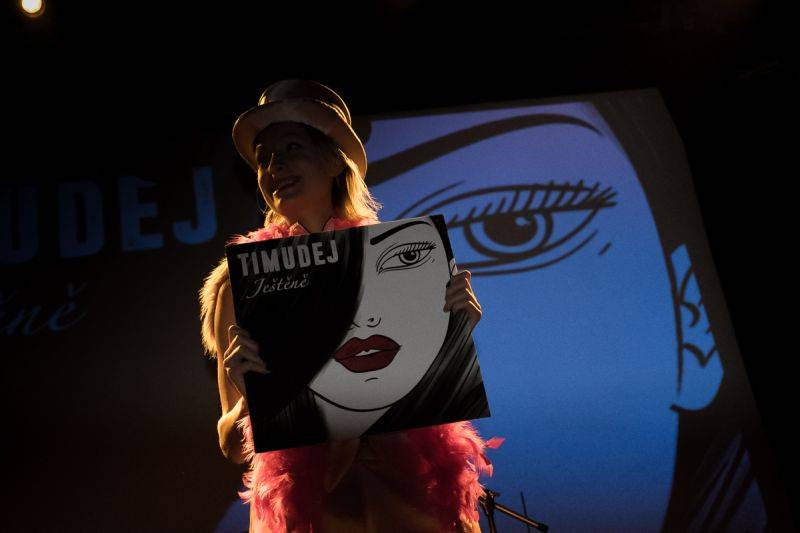 Timudej křtili Ještěně, v Roxy byla k vidění i akrobacie nebo vokální skupina