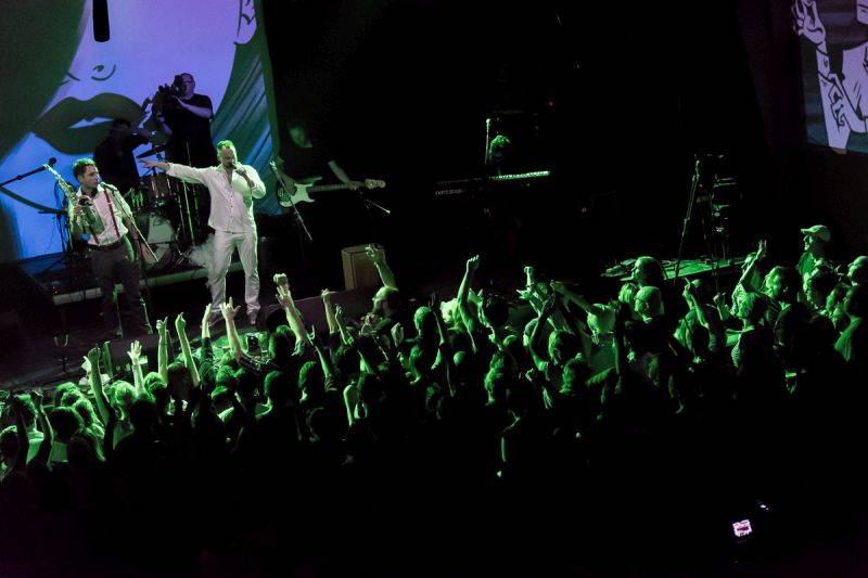 Timudej křtili Ještěně, v Roxy byla k vidění i akrobacie nebo vokální skupina