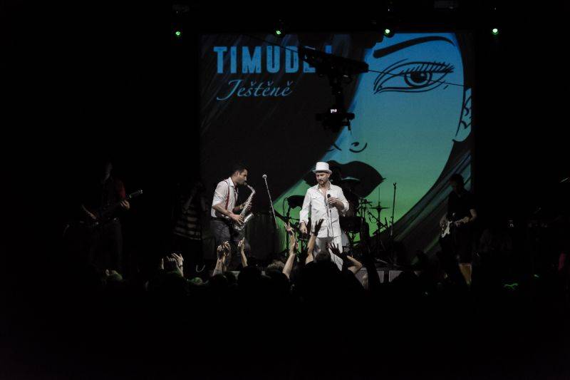 Timudej křtili Ještěně, v Roxy byla k vidění i akrobacie nebo vokální skupina