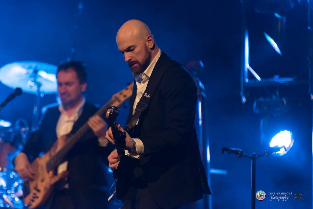 Richard Müller zazpíval pro plný sál Měšťanské besedy v Plzni šansony i svižné hitovky