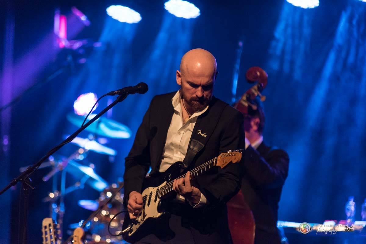 Richard Müller zazpíval pro plný sál Měšťanské besedy v Plzni šansony i svižné hitovky