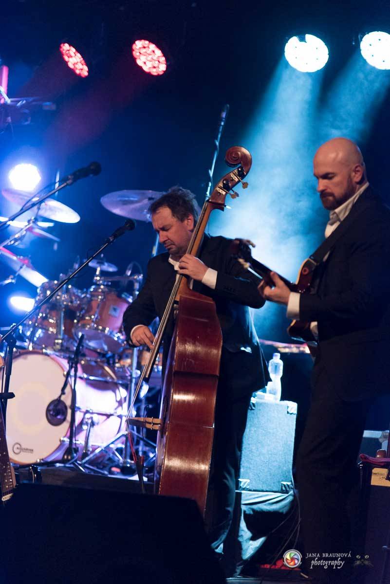 Richard Müller zazpíval pro plný sál Měšťanské besedy v Plzni šansony i svižné hitovky