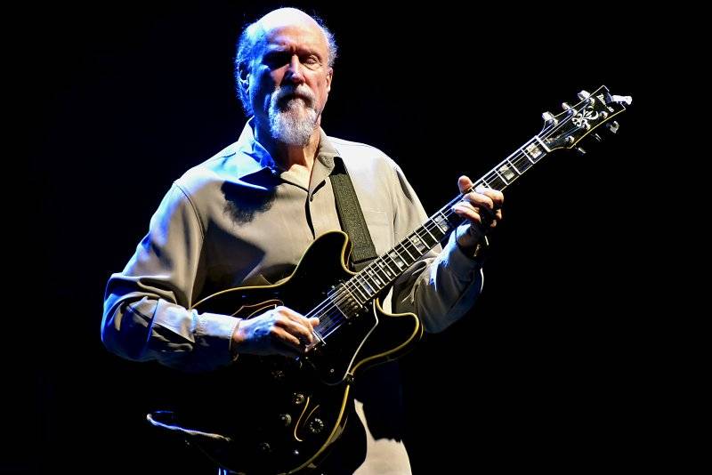 Držitel Grammy John Scofield potěšil jazzem brněnské Sono centrum