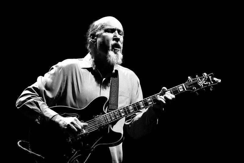 Držitel Grammy John Scofield potěšil jazzem brněnské Sono centrum