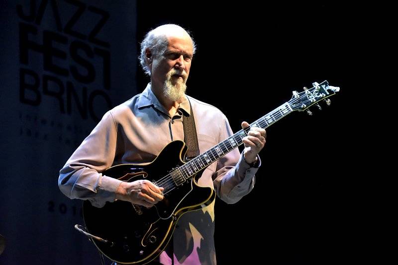 Držitel Grammy John Scofield potěšil jazzem brněnské Sono centrum