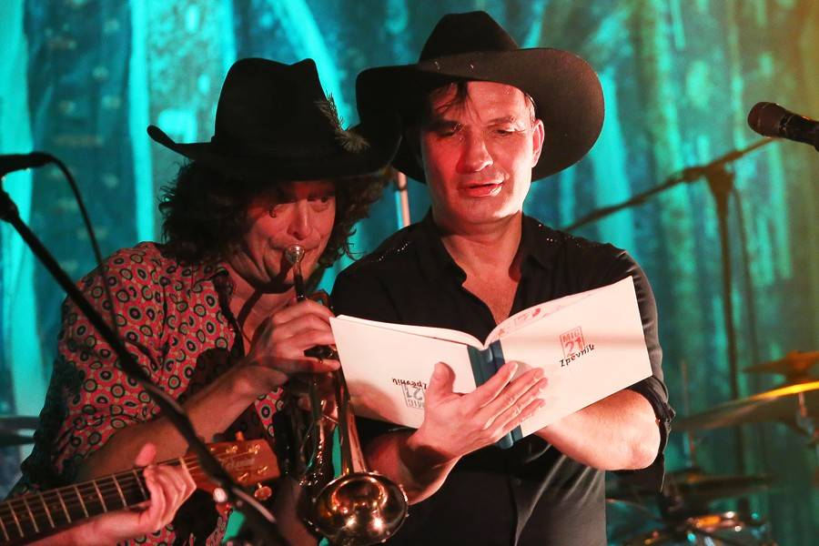 MIG 21 představili v Brně nový zpěvník, dámy sundavaly kalhotky