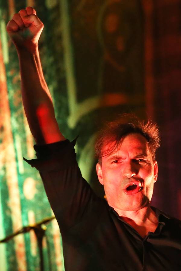 MIG 21 představili v Brně nový zpěvník, dámy sundavaly kalhotky