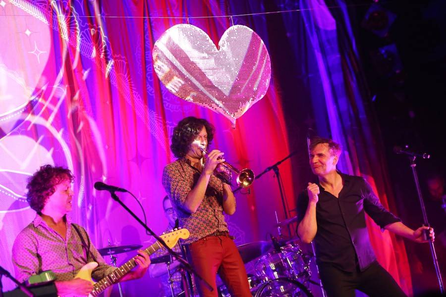 MIG 21 představili v Brně nový zpěvník, dámy sundavaly kalhotky