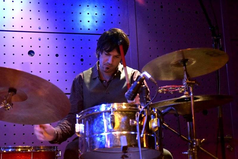 Hugo Race uvrhl zaplněný Jazz Dock do temnoty