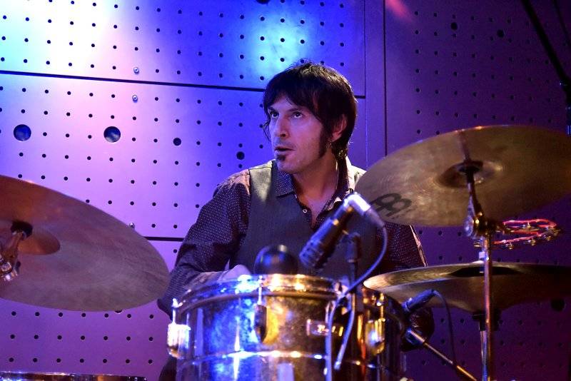 Hugo Race uvrhl zaplněný Jazz Dock do temnoty