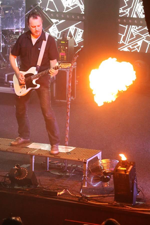 Škwor dál hledá IDentitu: V Hodoníně došlo na plameny i kouřové efekty