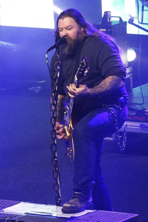 Škwor dál hledá IDentitu: V Hodoníně došlo na plameny i kouřové efekty