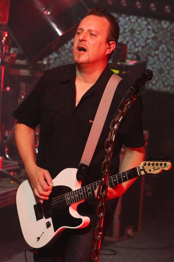 Škwor dál hledá IDentitu: V Hodoníně došlo na plameny i kouřové efekty