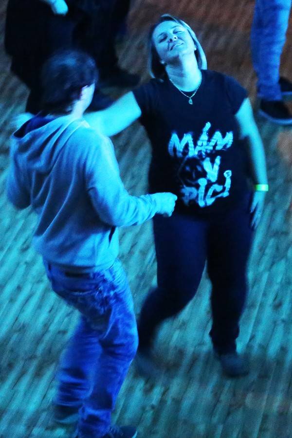 Škwor dál hledá IDentitu: V Hodoníně došlo na plameny i kouřové efekty