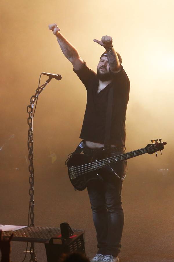 Škwor dál hledá IDentitu: V Hodoníně došlo na plameny i kouřové efekty