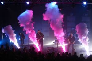 Škwor dál hledá IDentitu: V Hodoníně došlo na plameny i kouřové efekty