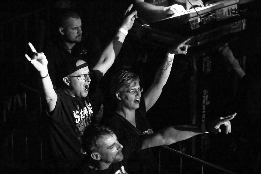 Škwor dál hledá IDentitu: V Hodoníně došlo na plameny i kouřové efekty