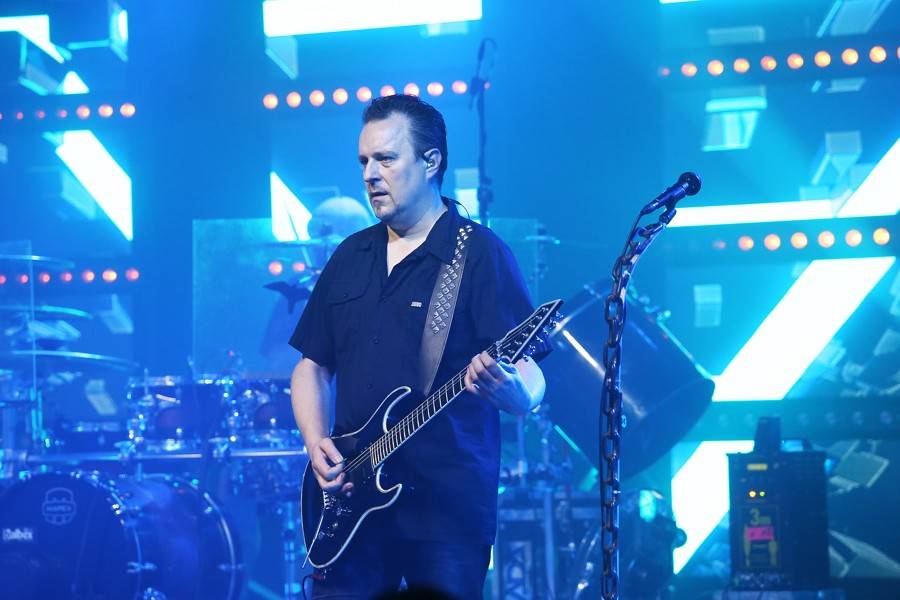 Škwor dál hledá IDentitu: V Hodoníně došlo na plameny i kouřové efekty