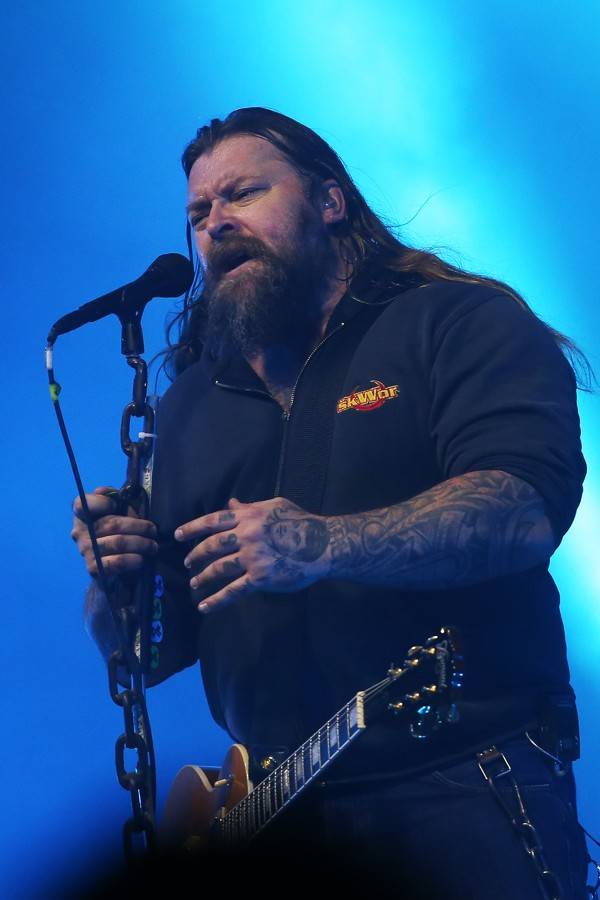 Škwor dál hledá IDentitu: V Hodoníně došlo na plameny i kouřové efekty