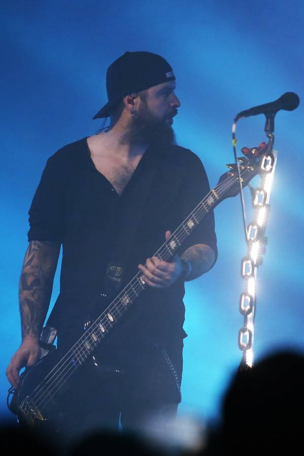 Škwor dál hledá IDentitu: V Hodoníně došlo na plameny i kouřové efekty