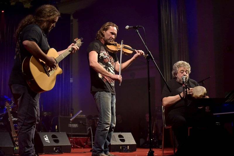 Premiéra The Parliament Of Souls na Žofíně: Pódium patřilo Celeste Buckingham, Ondřeji Rumlovi i Justinu Lavashovi