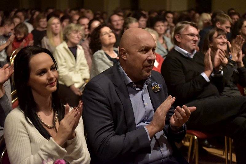 Premiéra The Parliament Of Souls na Žofíně: Pódium patřilo Celeste Buckingham, Ondřeji Rumlovi i Justinu Lavashovi