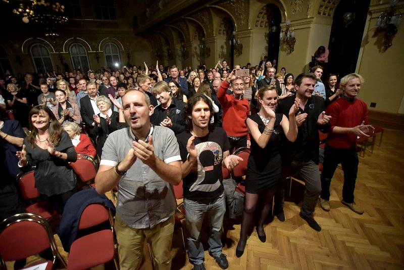 Premiéra The Parliament Of Souls na Žofíně: Pódium patřilo Celeste Buckingham, Ondřeji Rumlovi i Justinu Lavashovi
