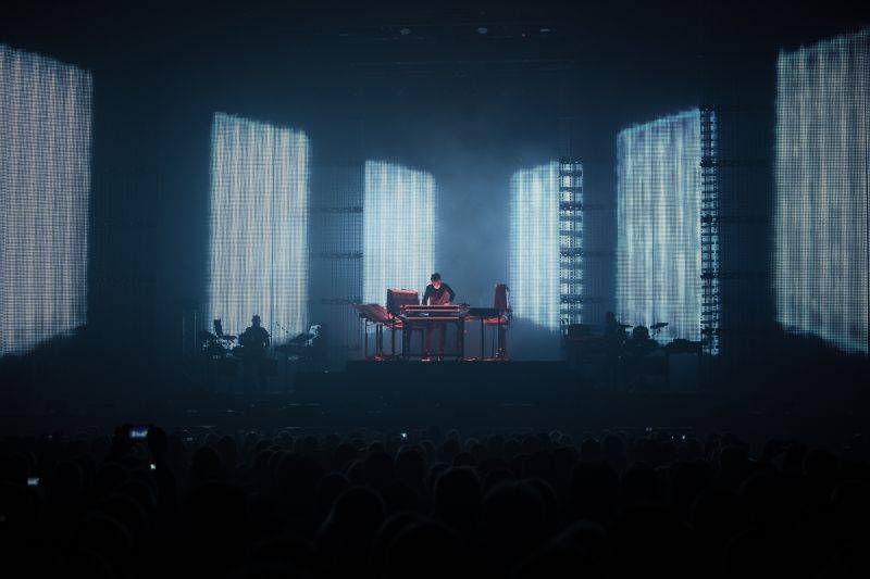 Jean-Michel Jarre předváděl v Praze vizuální kouzla. V O2 areně představil projekt Electronica