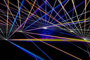 Jean-Michel Jarre předváděl v Praze vizuální kouzla. V O2 areně představil projekt Electronica