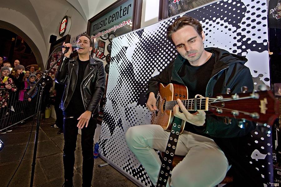 Slza fanouškům v Českých Budějovicích podepsala knihu