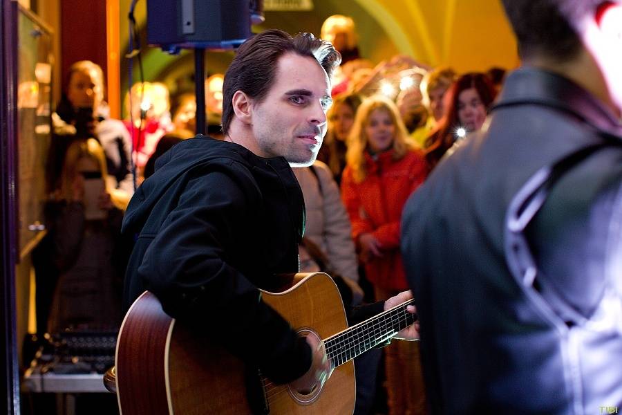 Slza fanouškům v Českých Budějovicích podepsala knihu