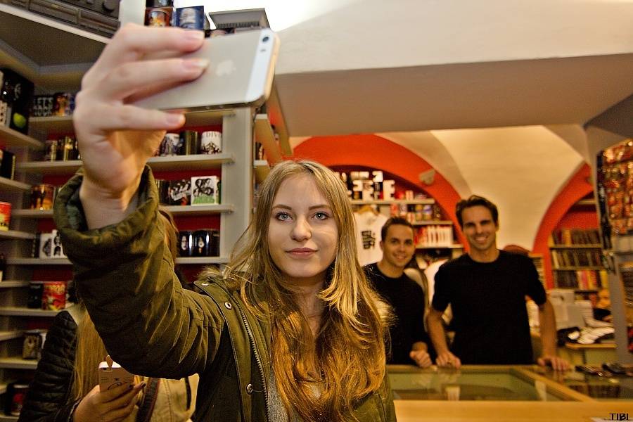 Slza fanouškům v Českých Budějovicích podepsala knihu