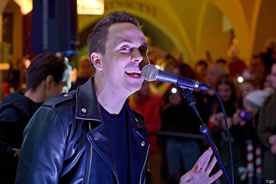 Slza fanouškům v Českých Budějovicích podepsala knihu