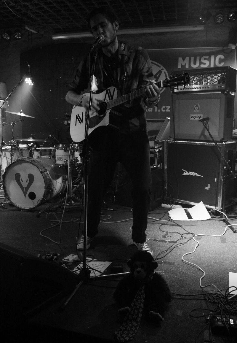 Imodium a OVOCE na společné šňůře: Jejich spojení je drsně hravé a uvěřitelné