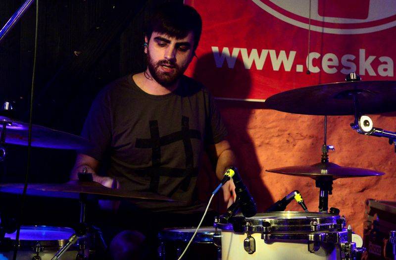 Imodium a OVOCE na společné šňůře: Jejich spojení je drsně hravé a uvěřitelné