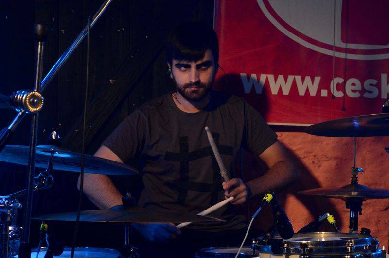 Imodium a OVOCE na společné šňůře: Jejich spojení je drsně hravé a uvěřitelné