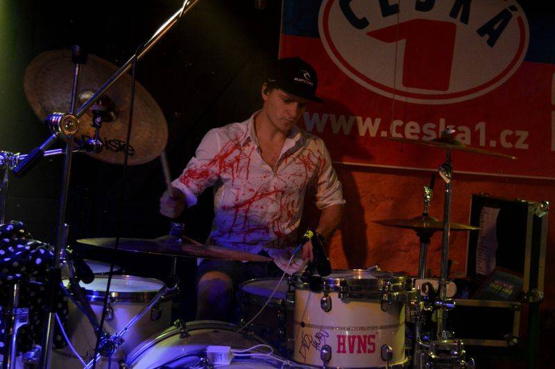 Imodium a OVOCE na společné šňůře: Jejich spojení je drsně hravé a uvěřitelné