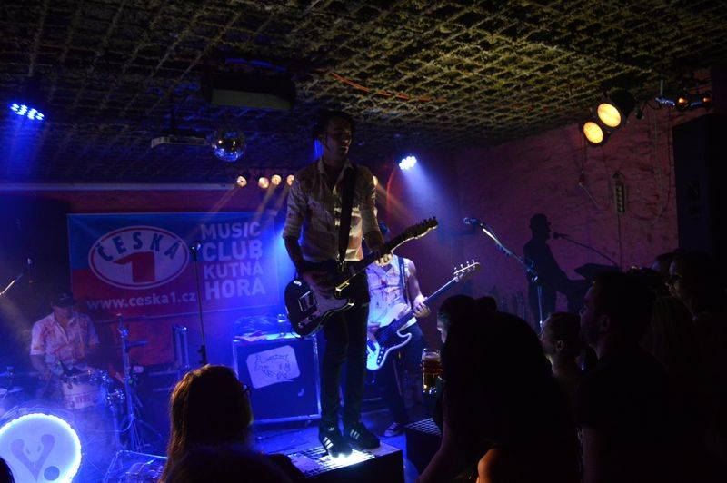 Imodium a OVOCE na společné šňůře: Jejich spojení je drsně hravé a uvěřitelné