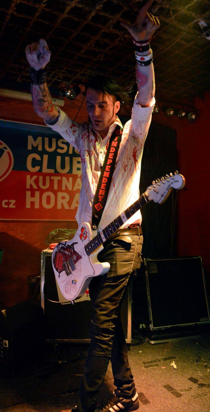 Imodium a OVOCE na společné šňůře: Jejich spojení je drsně hravé a uvěřitelné