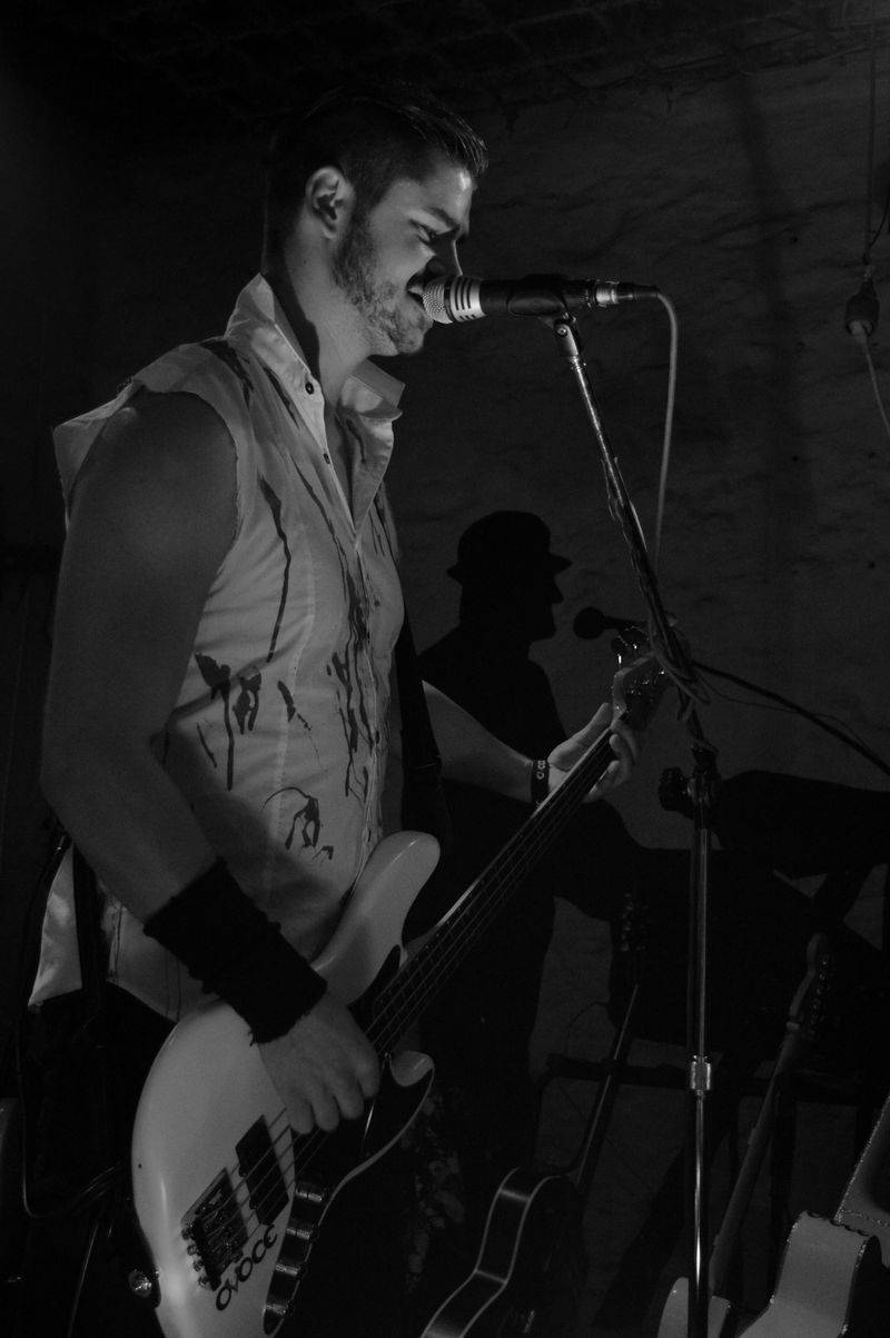 Imodium a OVOCE na společné šňůře: Jejich spojení je drsně hravé a uvěřitelné