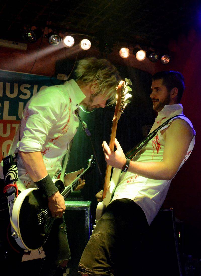 Imodium a OVOCE na společné šňůře: Jejich spojení je drsně hravé a uvěřitelné