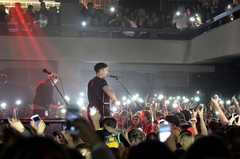 Melanie Martinez vystoupila v Praze nachlazená, fanoušci jí ale vydatně pomáhali