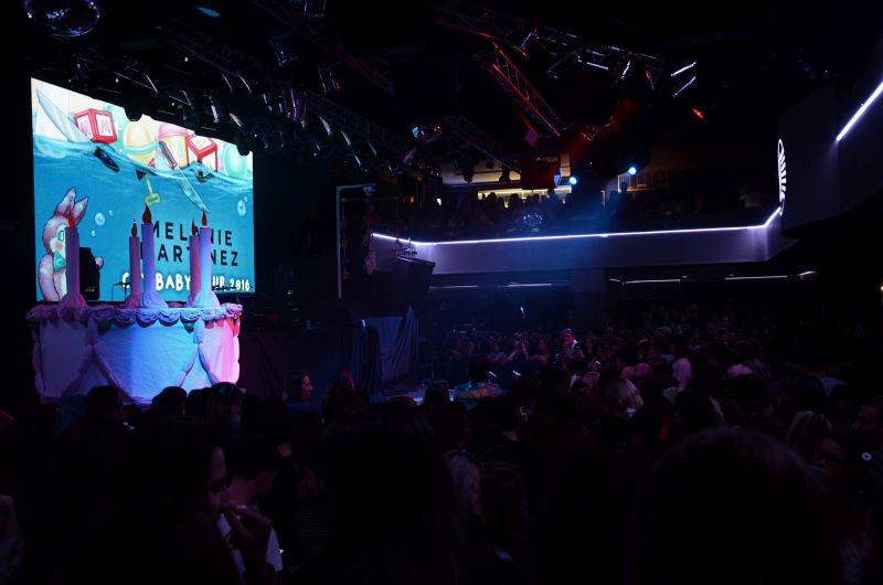 Melanie Martinez vystoupila v Praze nachlazená, fanoušci jí ale vydatně pomáhali