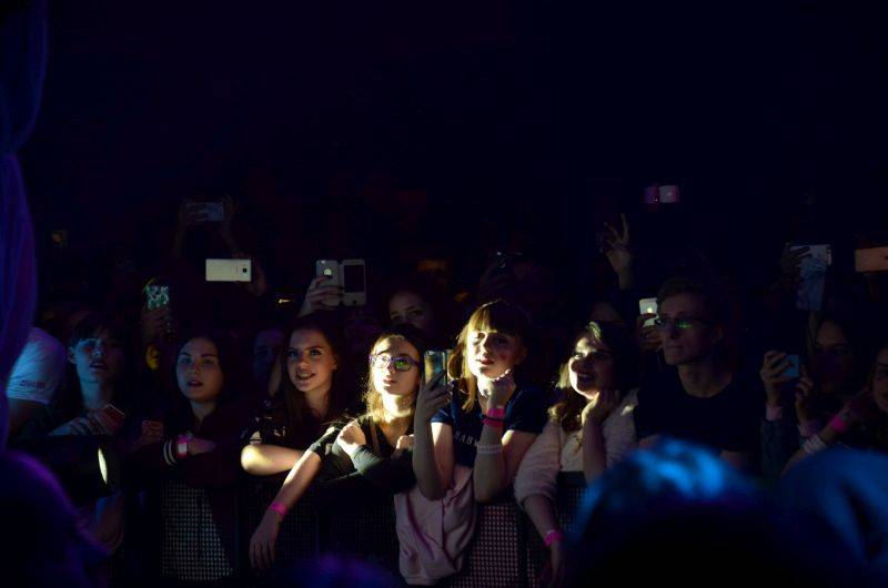 Melanie Martinez vystoupila v Praze nachlazená, fanoušci jí ale vydatně pomáhali