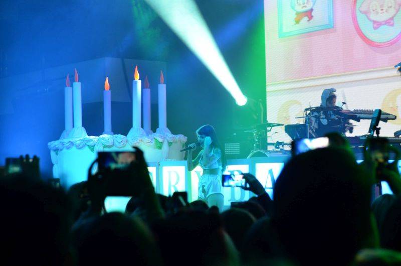 Melanie Martinez vystoupila v Praze nachlazená, fanoušci jí ale vydatně pomáhali