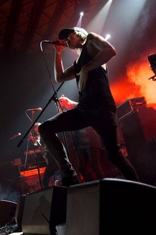 The Qemists v Brně splynuli s publikem: Nošení na rukou si všichni užili dosyta