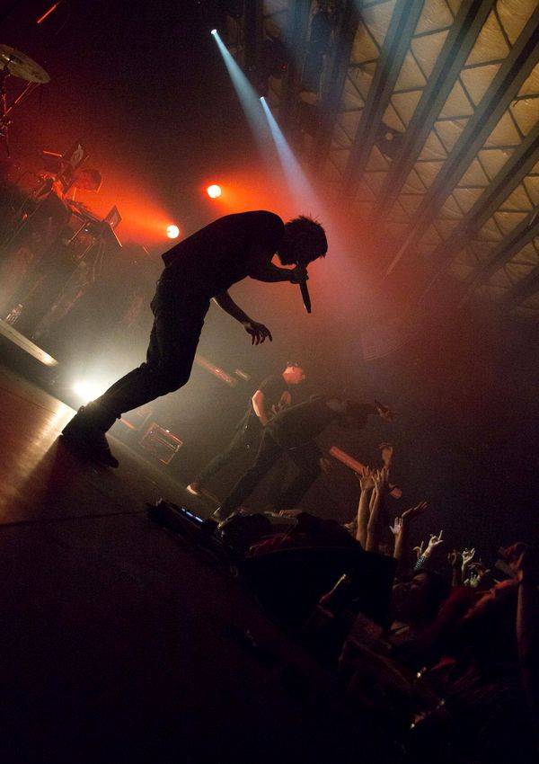 The Qemists v Brně splynuli s publikem: Nošení na rukou si všichni užili dosyta