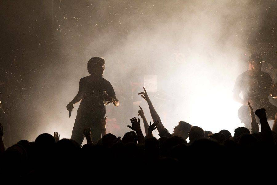 The Qemists v Brně splynuli s publikem: Nošení na rukou si všichni užili dosyta